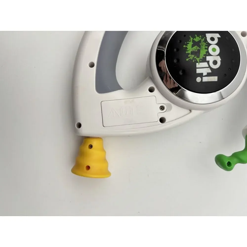 Bop It XT White Electronic Handheld Game -Very Good Condition. Tested. Works.